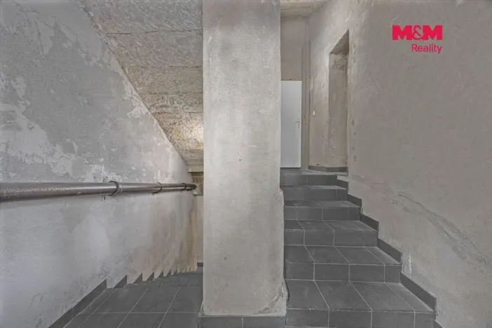 Pronájem komerční nemovitosti, Praha, Seifertova, 100 m2