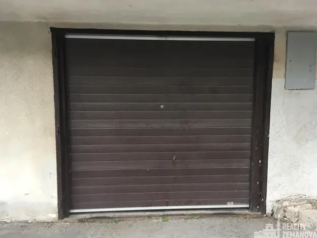Pronájem garážového stání, Praha - Podolí, Kubištova, 17 m2