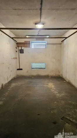 Pronájem garážového stání, Praha - Podolí, Kubištova, 17 m2