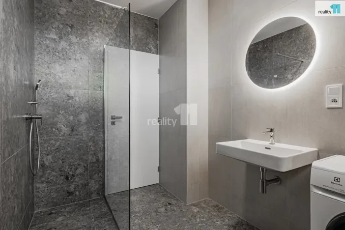 Pronájem atypického bytu, Praha - Strašnice, U krbu, 25 m2