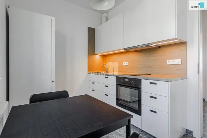 Pronájem atypického bytu, Praha - Strašnice, U krbu, 25 m2