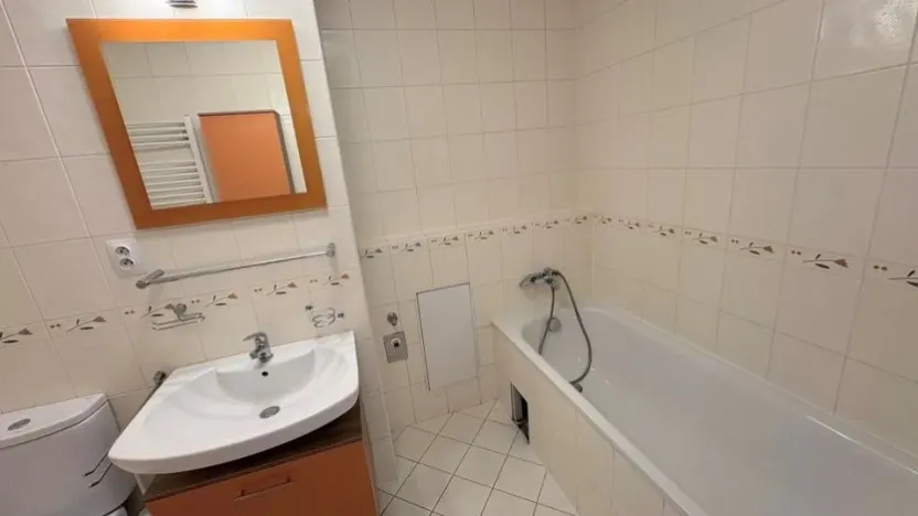 Pronájem bytu 2+kk, Praha - Vysočany, Poděbradská, 50 m2
