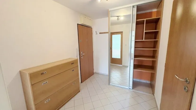 Pronájem bytu 2+kk, Praha - Vysočany, Poděbradská, 50 m2