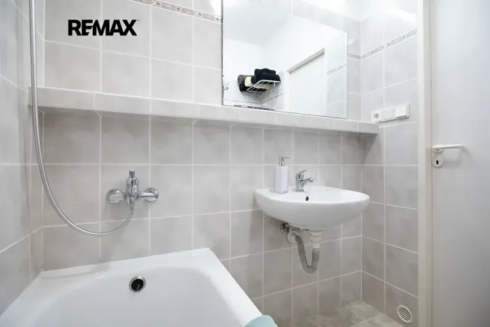 Prodej bytu 3+1, Praha - Řepy, Laudova, 74 m2