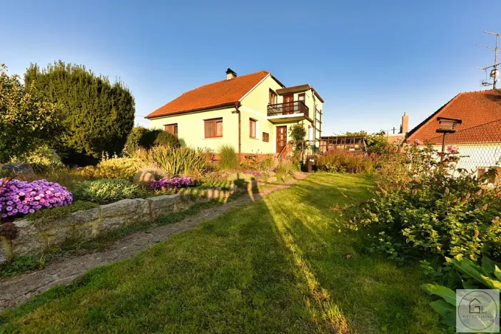 Prodej rodinného domu, Černuc, 240 m2