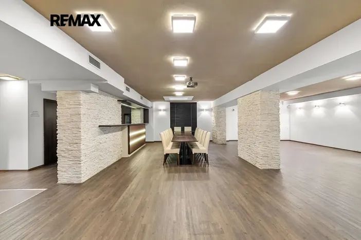 Prodej obchodního prostoru, Plzeň, Částkova, 388 m2