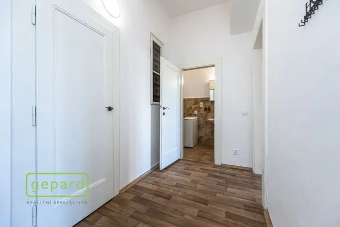 Pronájem bytu 2+kk, Praha, Osadní, 46 m2