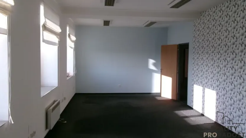 Pronájem kanceláře, Brno - Zábrdovice, 630 m2