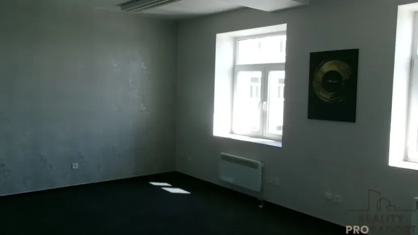 Pronájem kanceláře, Brno - Zábrdovice, 630 m2