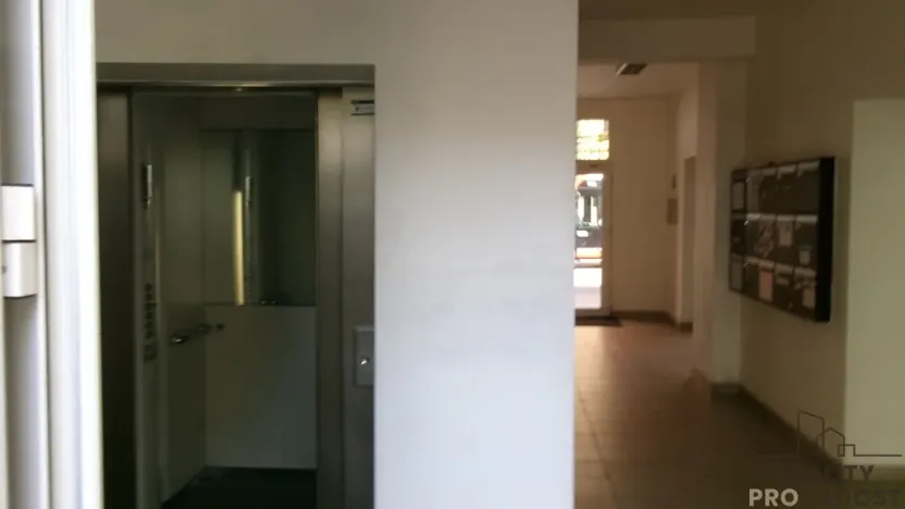 Pronájem kanceláře, Brno - Zábrdovice, 630 m2