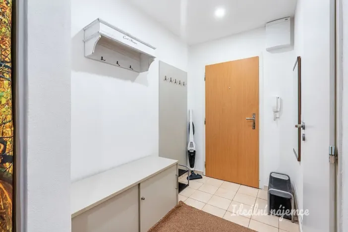 Pronájem bytu 2+kk, Praha, Ciolkovského, 42 m2