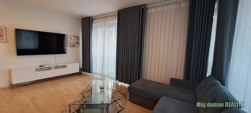 Pronájem bytu 1+kk, Praha - Žižkov, Olšanská, 79 m2