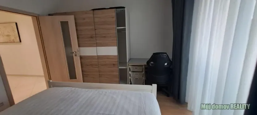 Pronájem bytu 1+kk, Praha - Žižkov, Olšanská, 79 m2