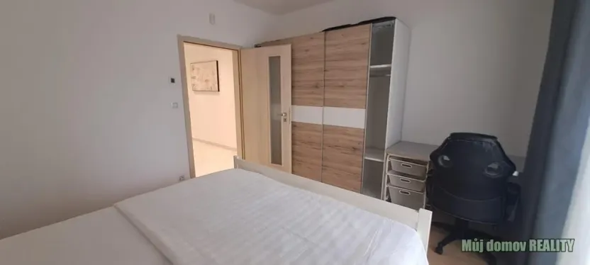 Pronájem bytu 1+kk, Praha - Žižkov, Olšanská, 79 m2