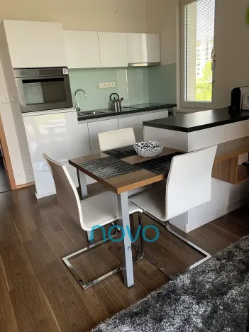 Pronájem bytu 1+kk, Praha - Stodůlky, Na Výrovně, 33 m2