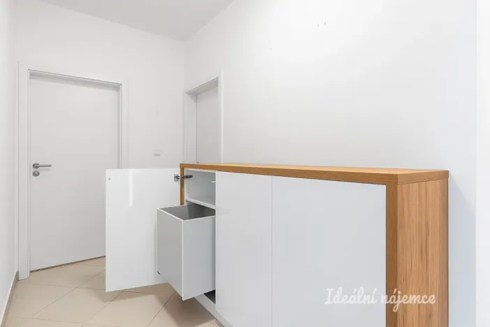 Pronájem bytu 3+kk, Praha - Letňany, Hlučkova, 79 m2