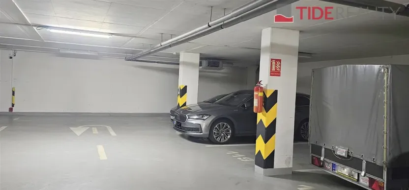 Prodej garážového stání, Praha - Vokovice, Irská, 21 m2