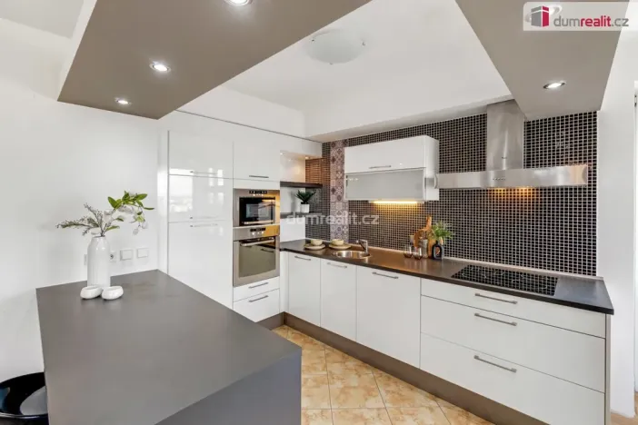 Prodej bytu 2+kk, Praha - Horní Měcholupy, Padovská, 65 m2