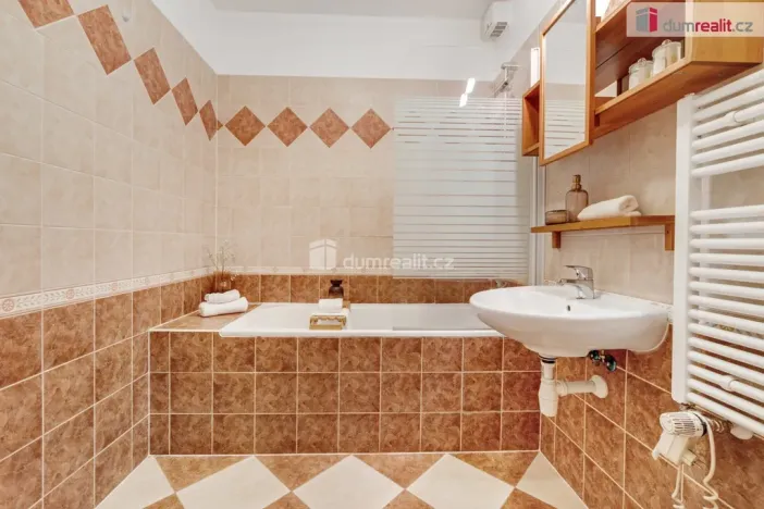Prodej bytu 2+kk, Praha - Horní Měcholupy, Padovská, 65 m2