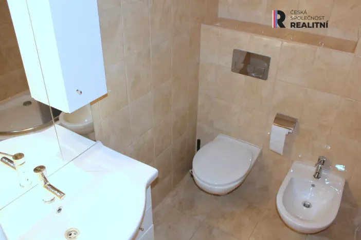 Pronájem bytu 3+1, Karlovy Vary, Kolmá, 81 m2