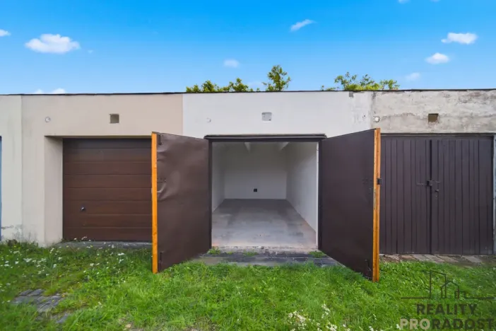 Pronájem garáže, Pardubice, Na Záboří, 18 m2