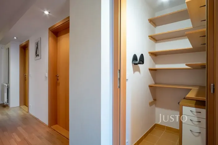 Pronájem bytu 5+1, Praha - Žižkov, Krásova, 114 m2