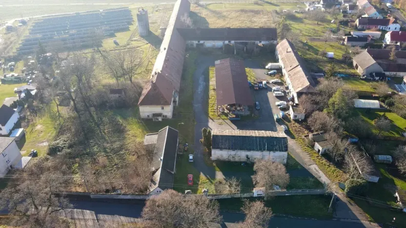 Prodej výrobních prostor, Čachovice - Struhy, 350 m2