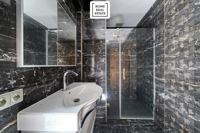 Prodej bytu 4+kk, Karlovy Vary, Šumavská, 171 m2