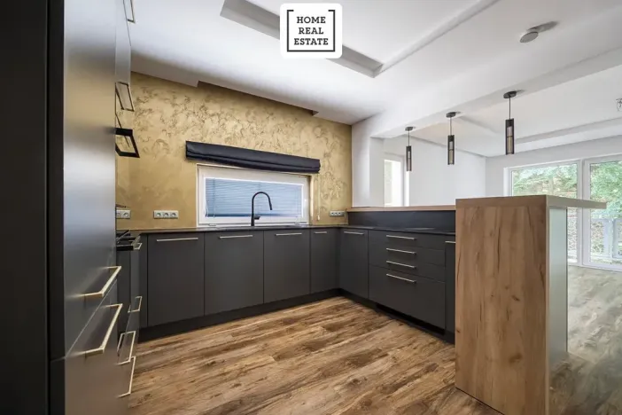 Prodej bytu 4+kk, Karlovy Vary, Šumavská, 171 m2