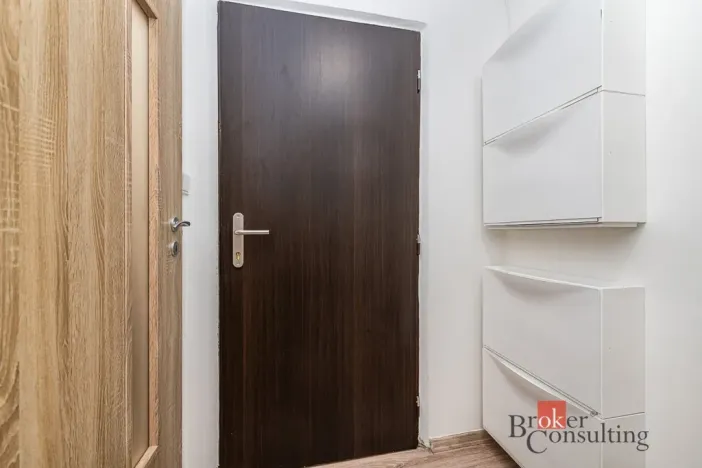 Pronájem bytu 2+kk, Praha - Kobylisy, Chabařovická, 47 m2