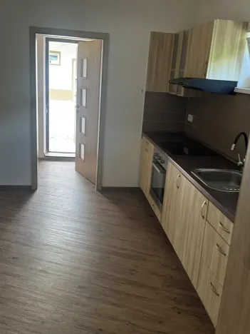 Pronájem bytu 2+kk, Ostrov, 70 m2