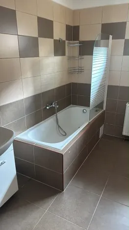 Pronájem bytu 2+kk, Ostrov, 70 m2