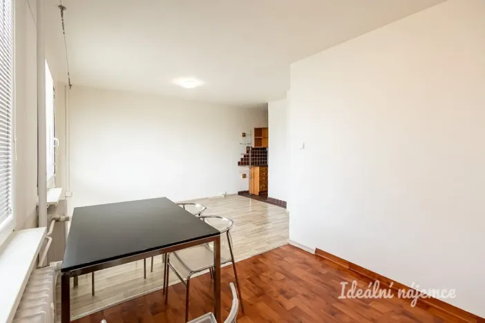 Pronájem bytu 1+kk, Praha - Prosek, Vysočanská, 36 m2