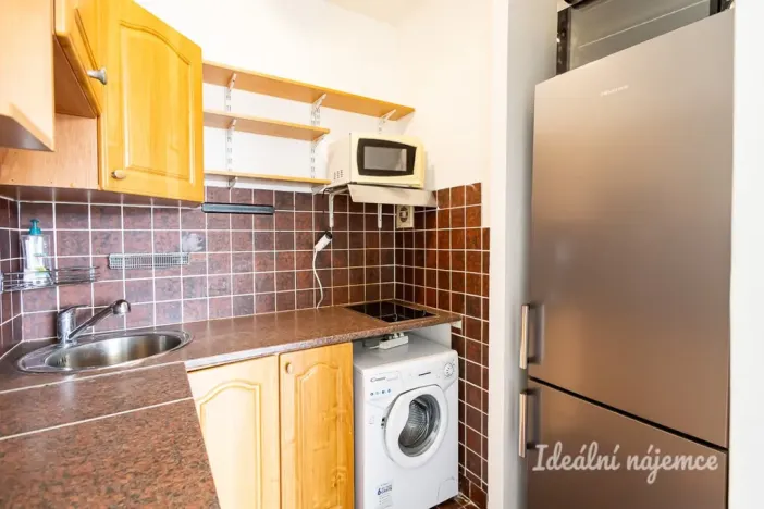 Pronájem bytu 1+kk, Praha - Prosek, Vysočanská, 36 m2
