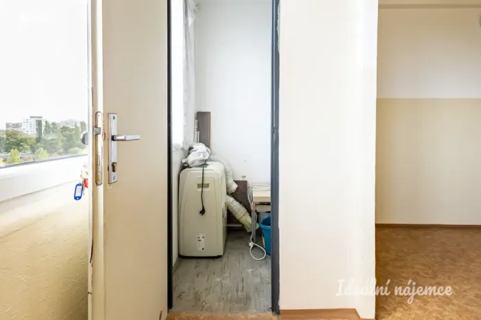Pronájem bytu 1+kk, Praha - Prosek, Vysočanská, 36 m2