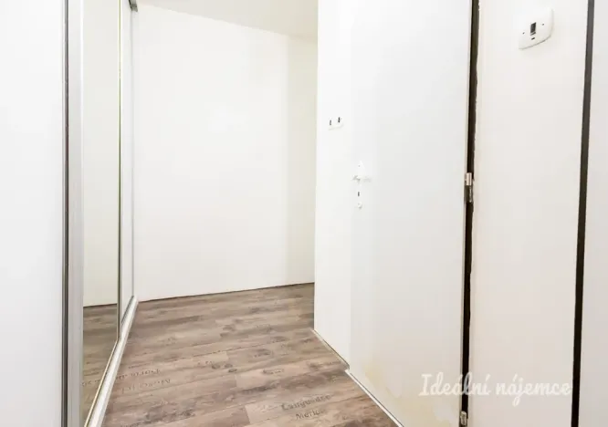 Pronájem bytu 1+kk, Praha - Prosek, Vysočanská, 36 m2