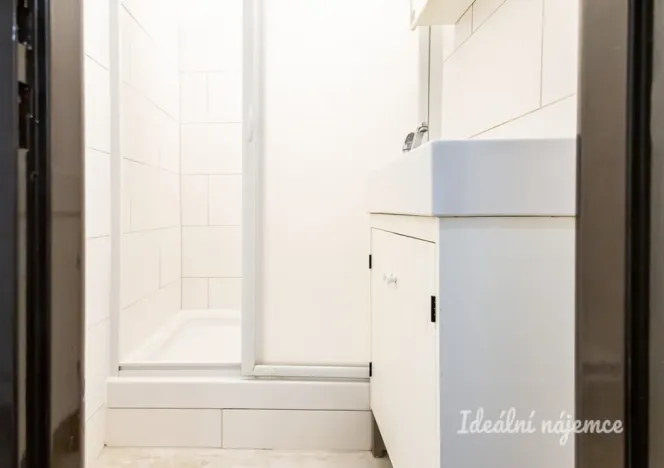 Pronájem bytu 1+kk, Praha - Prosek, Vysočanská, 36 m2