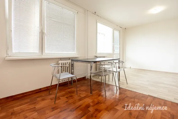Pronájem bytu 1+kk, Praha - Prosek, Vysočanská, 36 m2
