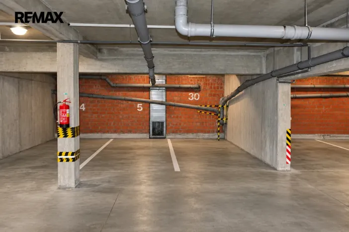 Prodej garážového stání, Praha - Libuš, V rohu, 12 m2