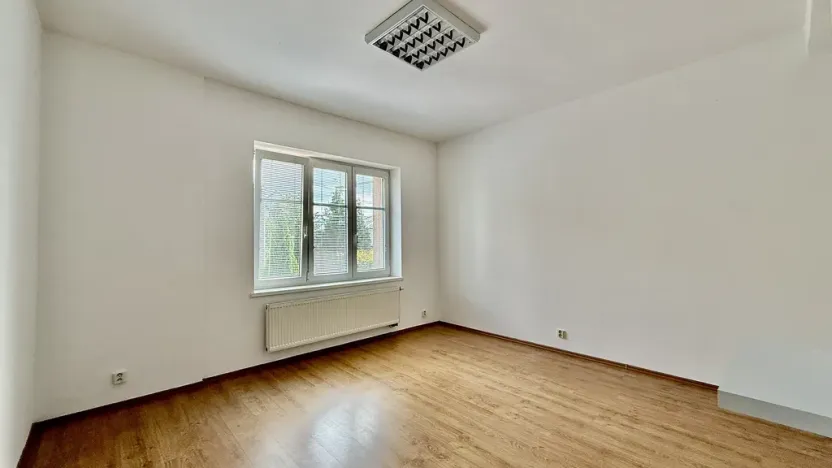 Pronájem obchodního prostoru, Ostrava - Mariánské Hory, Korunní, 30 m2