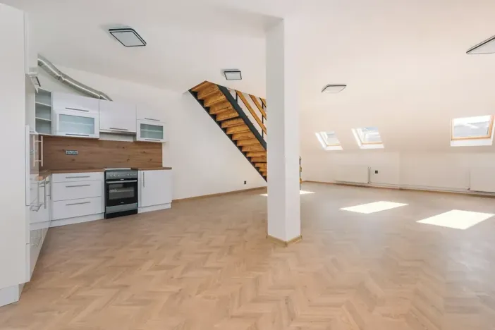 Prodej bytu 4+kk, Chrudim, Resselovo náměstí, 167 m2