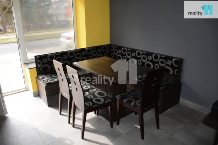 Pronájem komerční nemovitosti, Karlovy Vary - Dvory, Chebská, 34 m2
