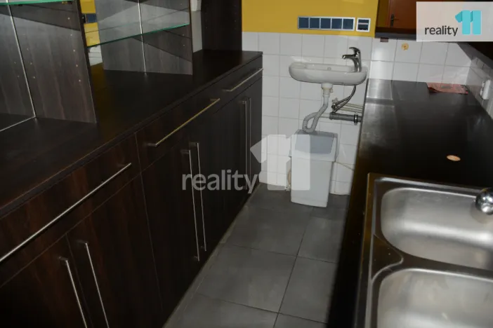 Pronájem komerční nemovitosti, Karlovy Vary - Dvory, Chebská, 34 m2