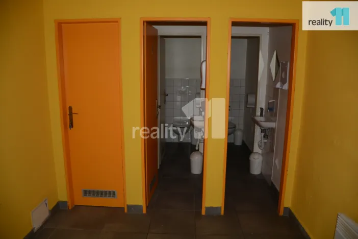 Pronájem komerční nemovitosti, Karlovy Vary - Dvory, Chebská, 34 m2