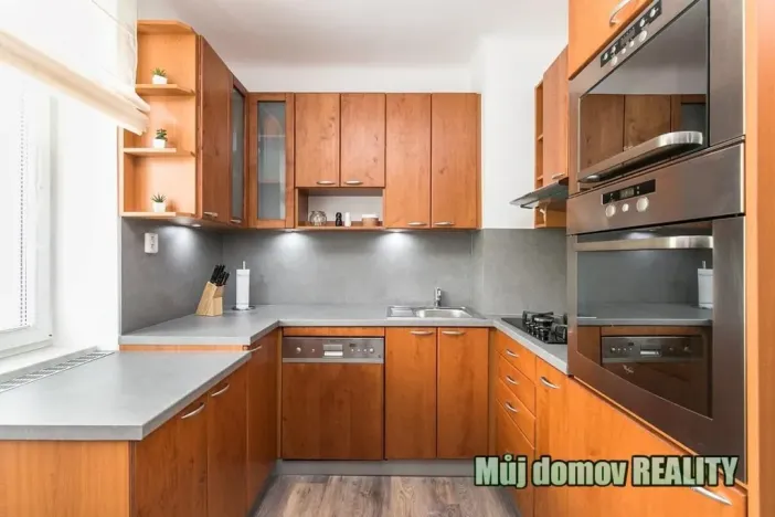 Pronájem bytu 2+1, Praha - Vokovice, Kladenská, 61 m2