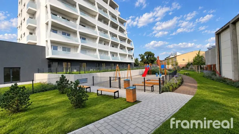 Pronájem bytu 1+kk, Brno, Komárovská, 38 m2