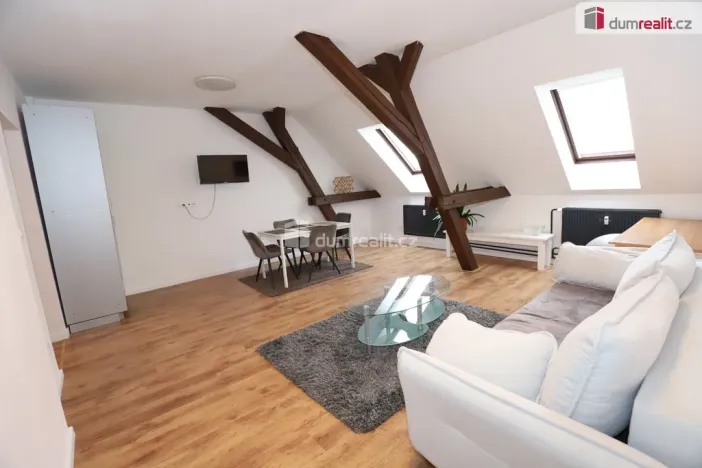 Prodej bytu 3+1, Cheb, Svatopluka Čecha, 87 m2