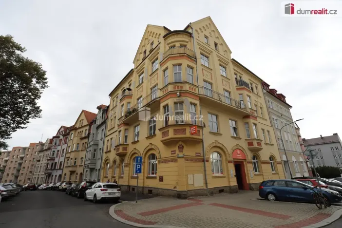 Prodej bytu 3+1, Cheb, Svatopluka Čecha, 87 m2