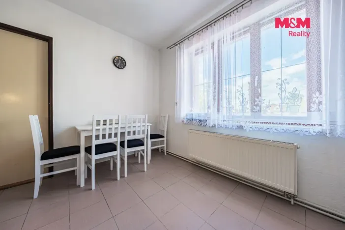 Prodej bytu 2+1, Rožďalovice, Náměstí, 61 m2