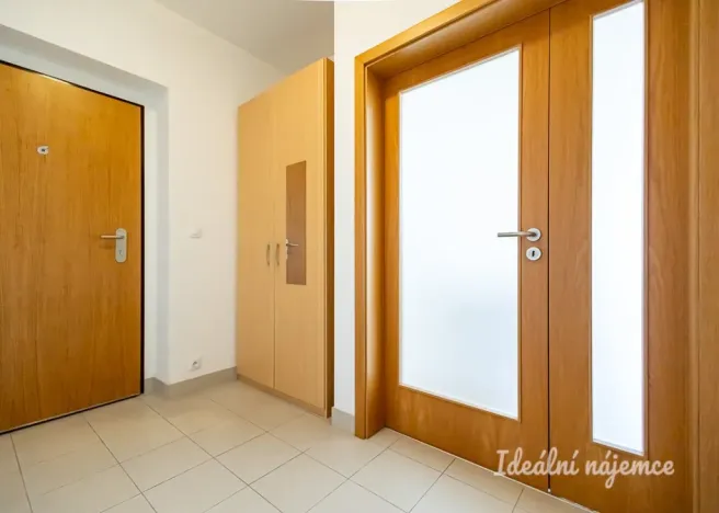 Pronájem bytu 2+kk, Praha - Modřany, Generála Šišky, 56 m2